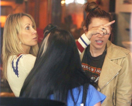 Miley - Shopping in San Telmo in Buenos Aires, Argentina (9th May 2011)