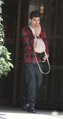  Sizzling Hot Zayn Means meer To Me Than Life It's Self (Zayn Carrying Becca Bag!) 100% Real ♥