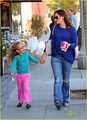 Jennifer Garner: Santa Monica Snack with Violet! - jennifer-garner photo