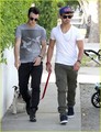 Joe & Kevin Jonas Walk Winston (05.09.2011) - the-jonas-brothers photo