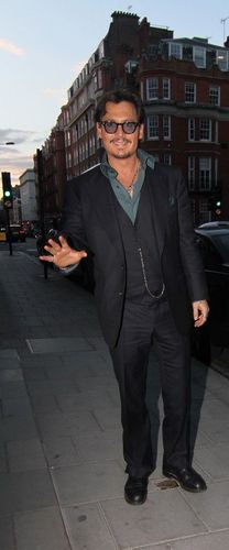  Johhny depp leaving the Cipriani restaurant in 伦敦 13.05.2011