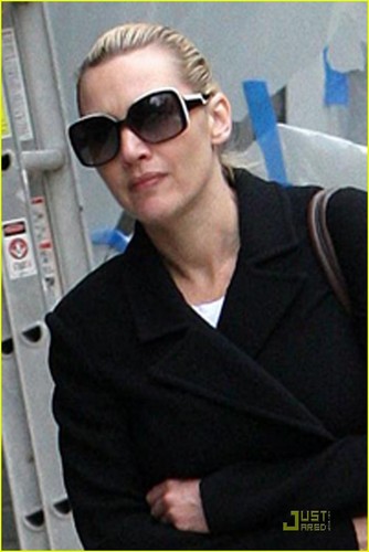  Kate Winslet out 02.05.11