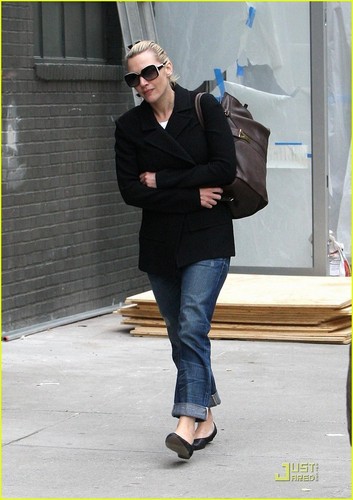 Kate Winslet out 02.05.11