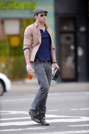  Kellan Lutz and Annalyne are Out in Midtown, NY - 07 May 2011