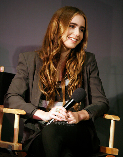 Lily Collins visits the apple Store Soho.