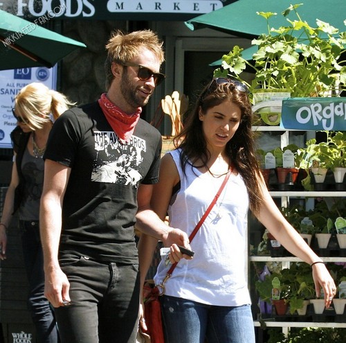  Nikki Shopping at Whole Foods with Paul McDonald! [12/05/11]