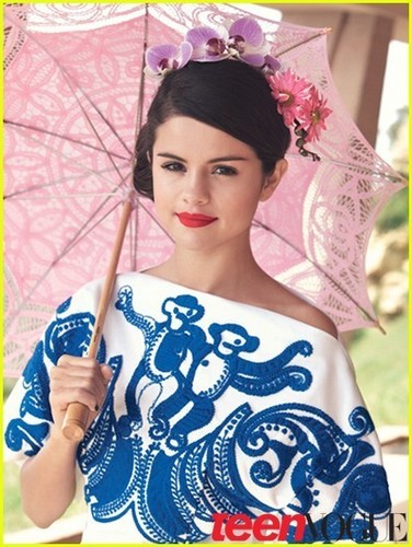  Selena Gomez: Teen Vogue's June Cover Girl!
