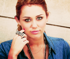 Miley (L)