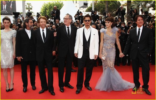 Penelope Cruz & Johnny Depp Premiere 'Pirates' in Cannes