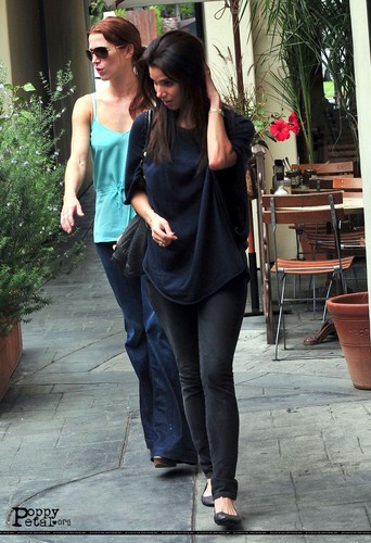  coquelicot & Roselyn out in Brentwood (4/18/11)