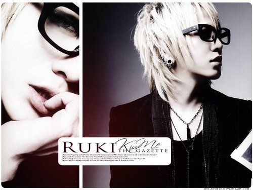  Ruki in spectacles