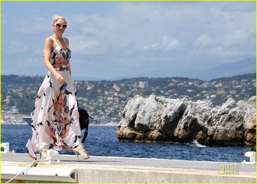 Gwen Stefani: Boating in France!