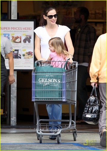  Jennifer Garner: supermercado with Seraphina!