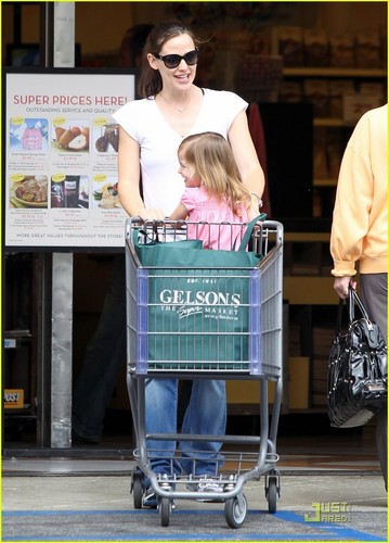  Jennifer Garner: supermercado with Seraphina!