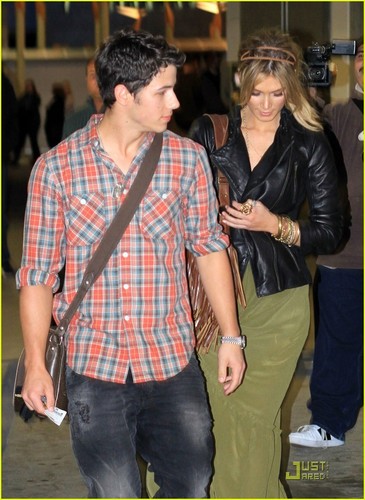  Nick Jonas & Delta Goodrem: Holding Hands (05.15.2011) !!