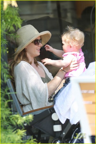 Amy Adams: Family Outing with Aviana & Darren Le Gallo!
