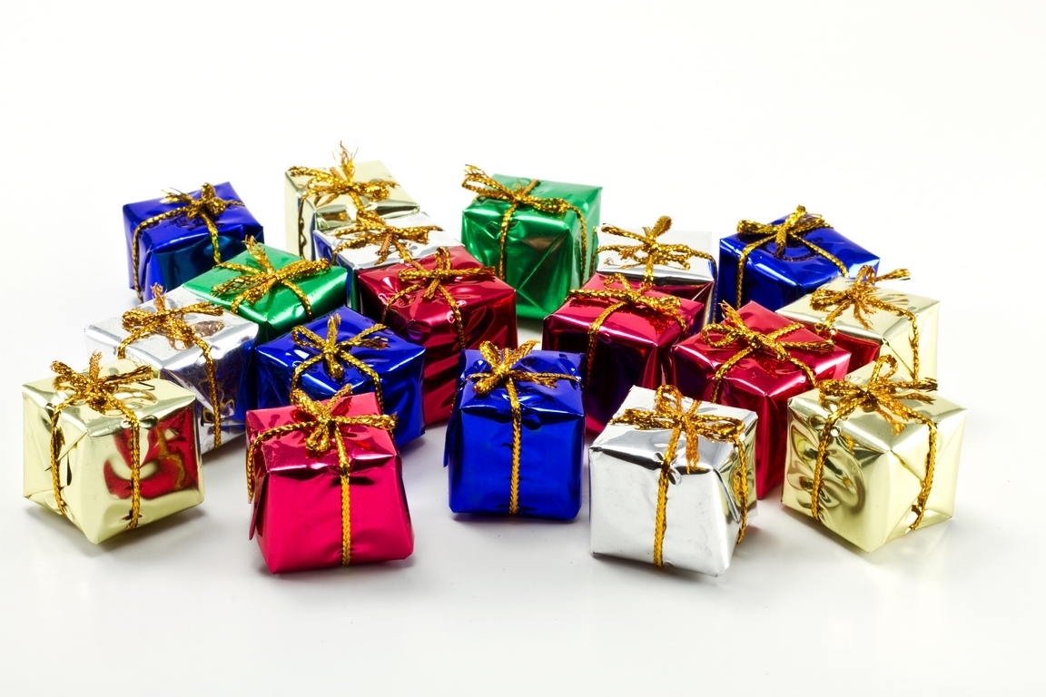 Beautiful-gifts-christmas-gifts-22231353-1152-768.jpg