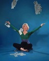 I'm not interested in money. - marilyn-monroe photo