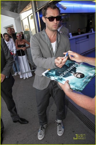 Jude Law: Fan Friendly at Cannes Film Festival!
