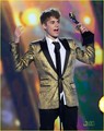Selena Gomez & Justin Bieber Kiss at Billboard Awards - justin-bieber photo