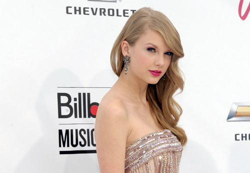  Taylor तत्पर, तेज, स्विफ्ट at the 2011 Billboard संगीत Awards