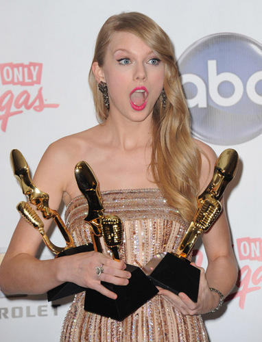  Taylor تیز رو, سوئفٹ at the 2011 Billboard موسیقی Awards