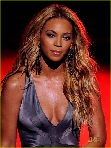  Beyonce: '1+1' Premiere on American Idol!