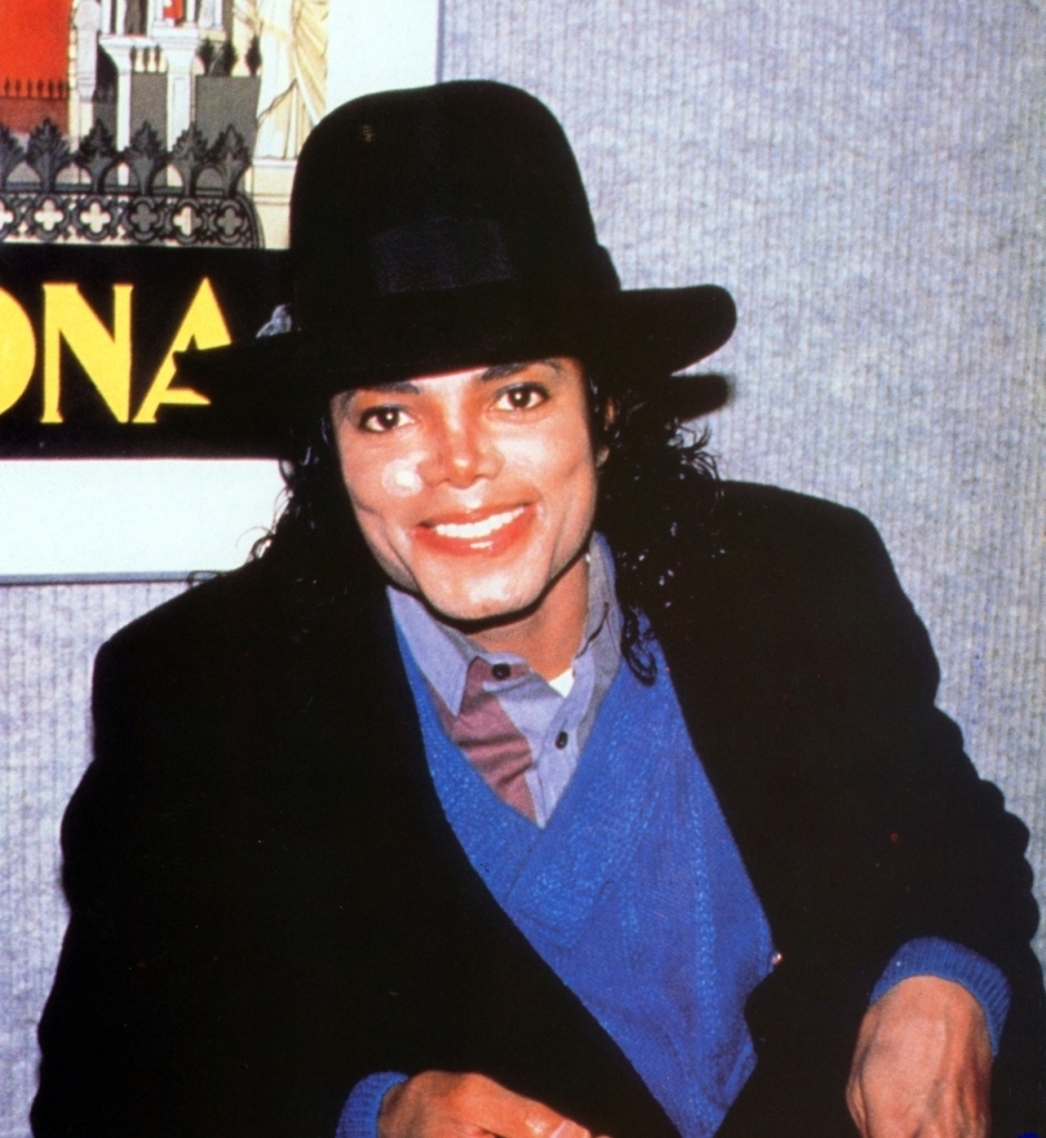 Michael-Jackson-michael-jackson-22332390-940-1023.jpg