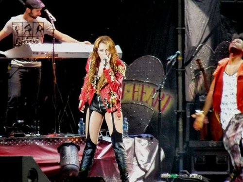  Miley - Gypsy hati, tengah-tengah Tour (2011) On Stage San Jose, Costa Rica - 21st May 2011