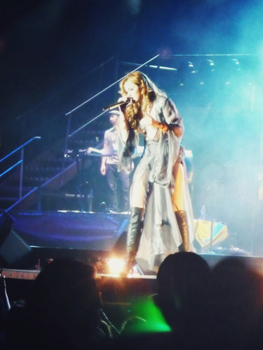 Miley - Gypsy hati, tengah-tengah Tour (2011) On Stage San Jose, Costa Rica - 21st May 2011