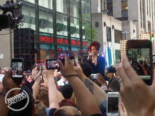  rihanna - The Today mostrar - Rehearsals (Fan Pictures) - May 27, 2011