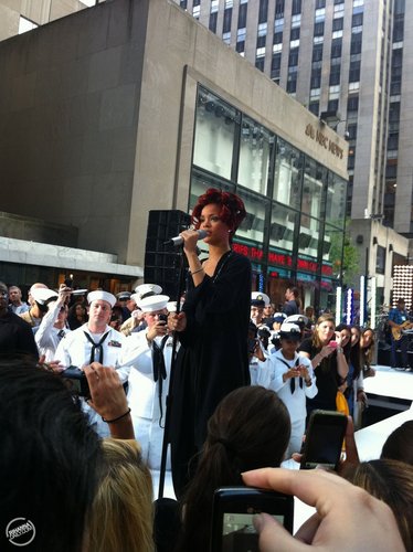 rihanna - The Today mostrar - Rehearsals (Fan Pictures) - May 27, 2011