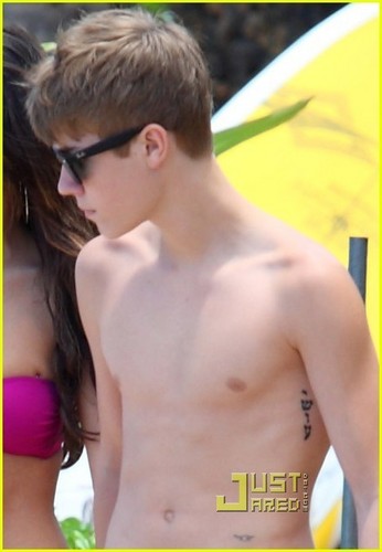 Selena Gomez & Justin Bieber Hit Hawaii Waves