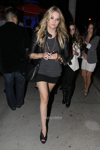  Ashley Benson shows off her perfect pins at boa, jiboia in Hollywood, May 28