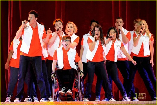  Glee Tour Hits Los Angeles!