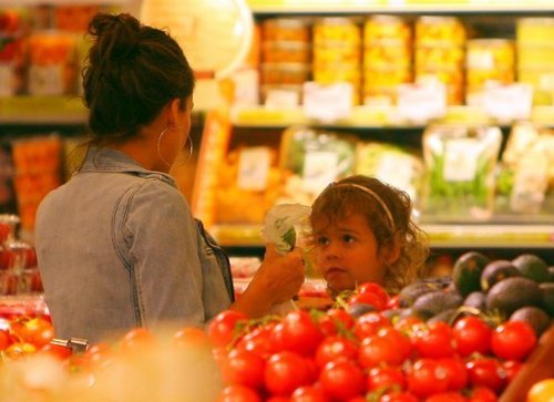  Jessica - Grocery shopping in Beverly Hills - May 27, 2011