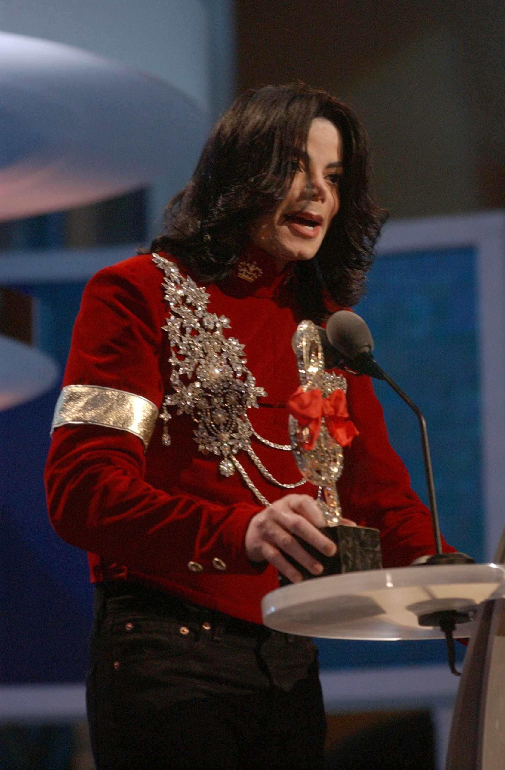 MTV Video Music Awards (2002) - invincible-era photo