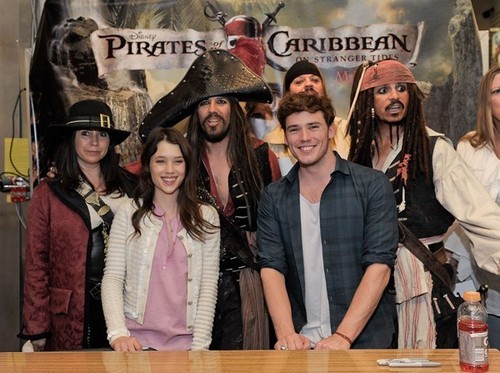  Pirates of the Caribbean: On Stranger Tides" Cast Visit Hot Topic Store