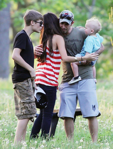 Selena - At A Park With Justin Bieber In Ontario - May 31, 2011