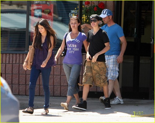  Selena Gomez & Justin Bieber: Toronto Twosome