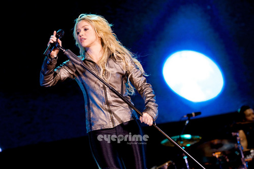  shakira Performs live in show, concerto in Madrid, June 3