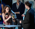 2011 MTV Movie Awards [HQ] - robert-pattinson photo