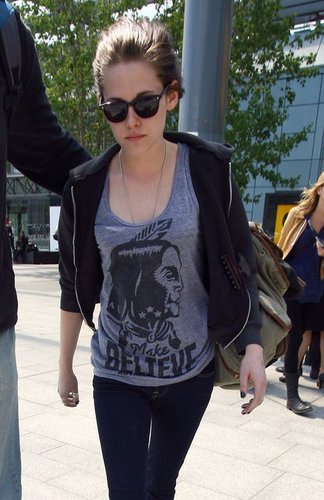  Arriving in Лондон (June 7, 2011)