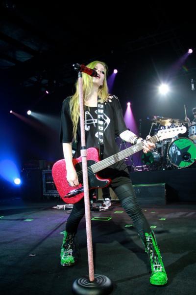Avril the black star tour