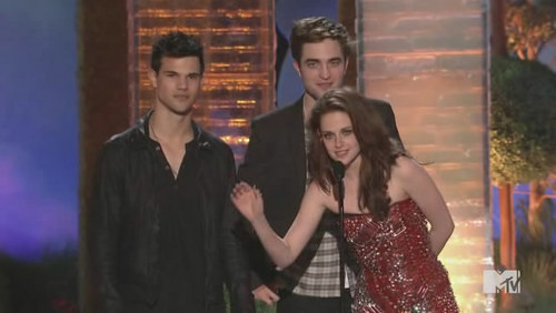 Capturas Twilight Saga-MTV Movie Awards 2011