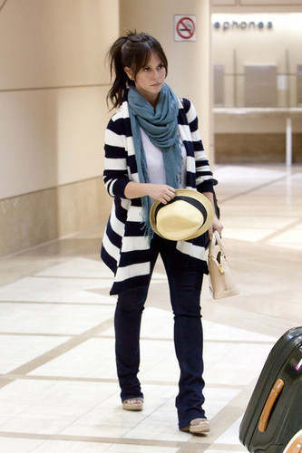 Jennifer Love Hewitt arrives at LAX (Los Angeles International Airport) with her grandmother. 