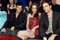 Rob and Kristen at the MTV Movie Awards - twilight-series photo