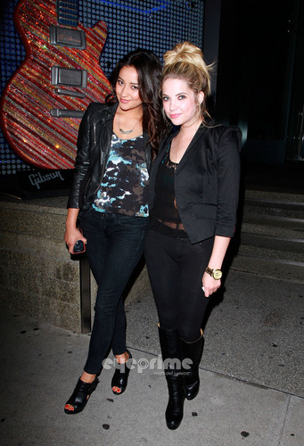  Shay Mitchell & Ashley Benson at boa, jiboia Steakhouse in West Hollywood, Jun 4