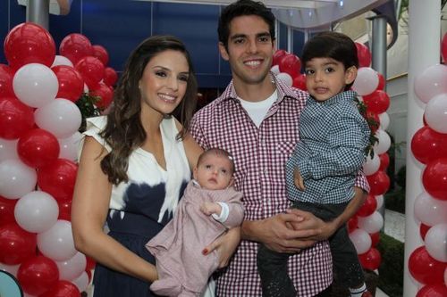  Caroline, Kaká, Luca & Isabella at the birthday party of Luca! Perfect family =)