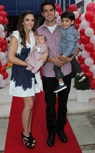 : Caroline, Kaká, Luca & Isabella at the birthday party of Luca! Perfect family =) 